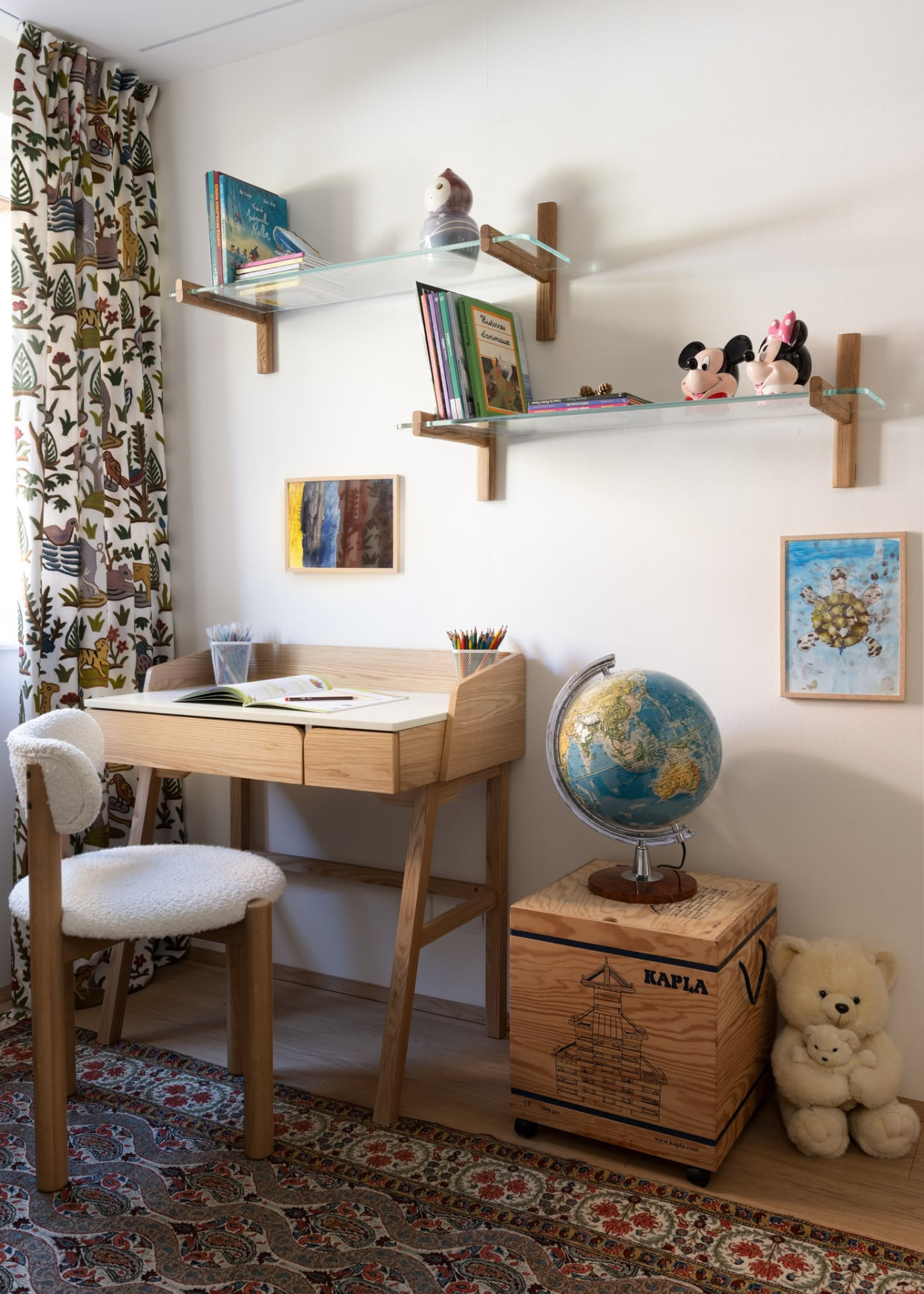 Coin bureau de la chambre enfant